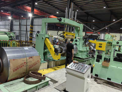 1650不锈钢飞剪机（带切边）